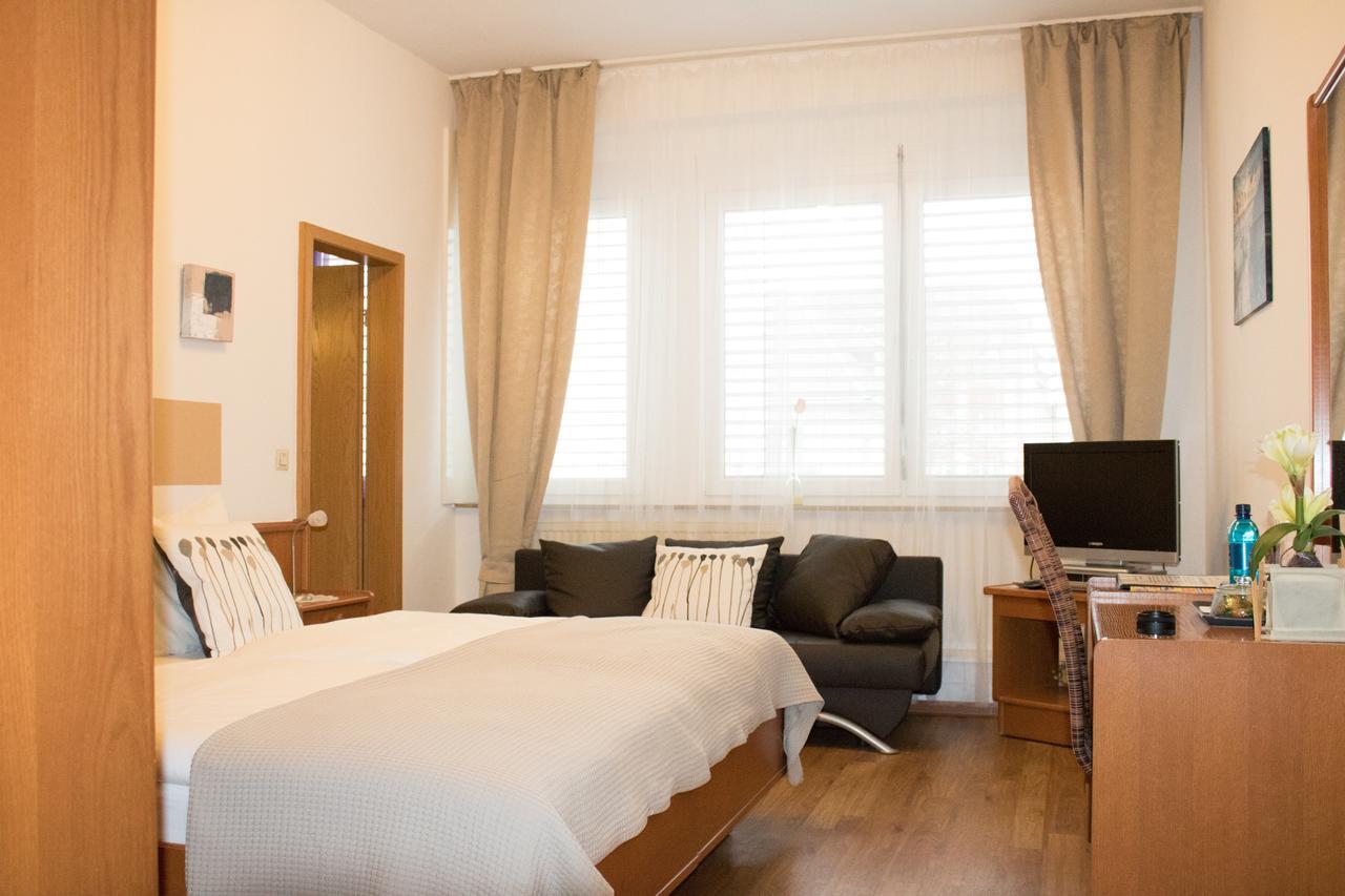 Stadthotel Ruesselsheim Exterior photo